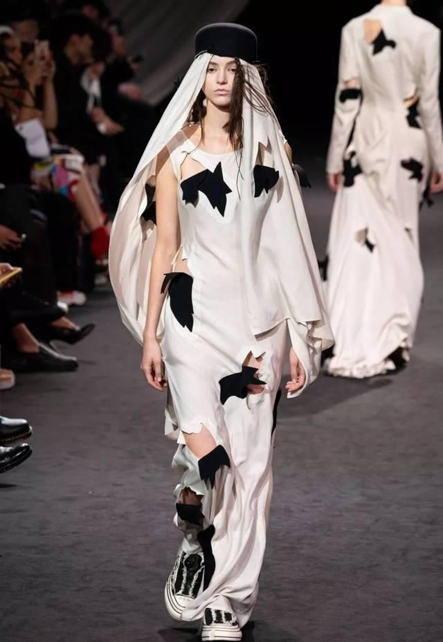  时装秀：Yohji Yamamoto 2020 春夏时装秀：山本耀司的黑色诗意想象