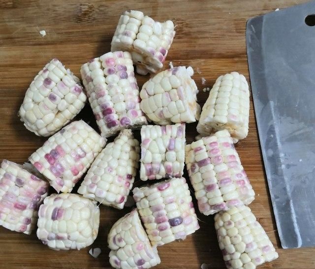  鲜味@玉米骨头汤，鲜味十足，好喝不油腻
