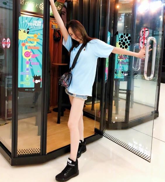 她是星爷最宠女星,碾压刘亦菲被评为最美面孔,气质秒杀众人!