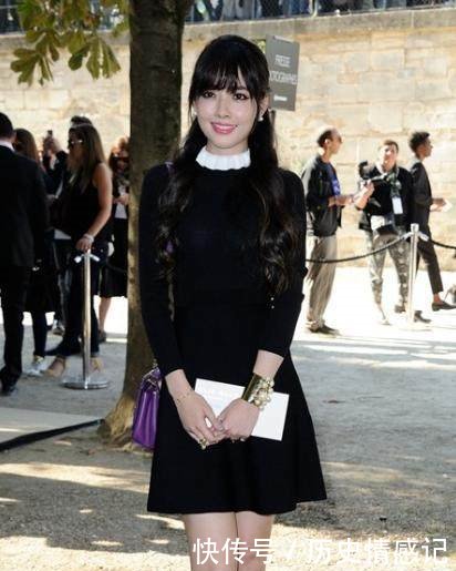 33岁郭碧婷真敢穿！开叉裙直接开到腰，网友有长腿就是能开高