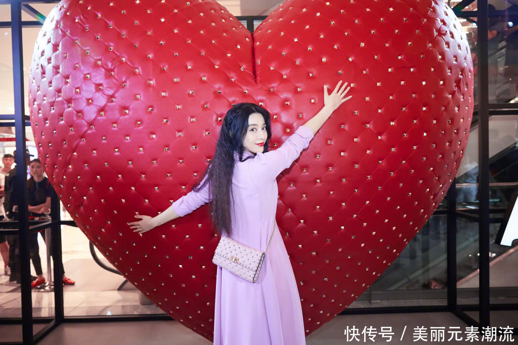 范冰冰不过是梳了个中分发型,就显老10岁不止,妆容更是无法直视