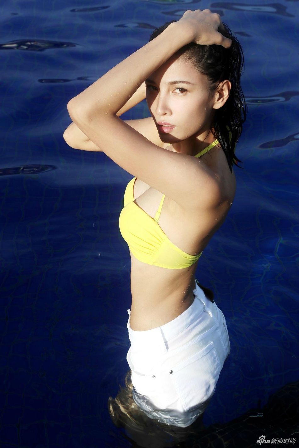 张蓝心:大长腿美白，大海的味道