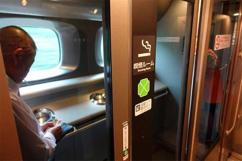 为什么日本高铁可以吸烟，而中国高铁却禁止呢？现在终于明白了！