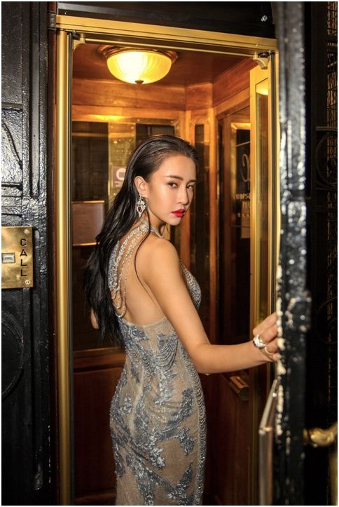 母其弥雅强势转型成时尚ICON，国际脸征服巴黎备受瞩目