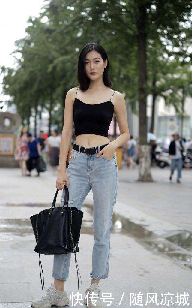 「小脚牛仔裤」衣服袖子才是粗臂女孩的救星!学达人这样穿,跟拜拜肉说再见!