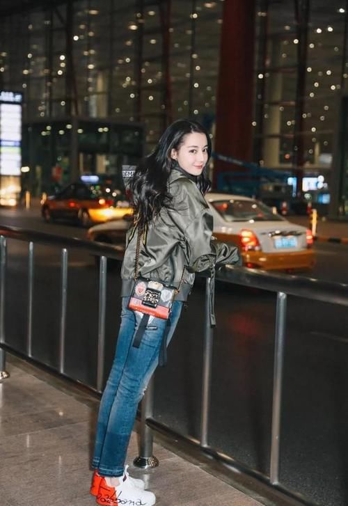  [舒适]早春扔掉你的靴子吧，换双舒适百搭运动鞋更时尚，连明星都在穿