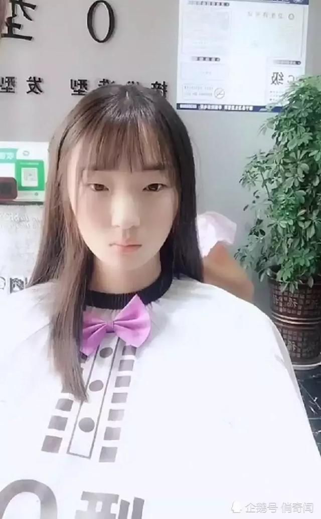 相貌普通的单眼皮女生去理发，剪完刘海一点变化都没有，扎心了