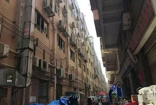  『农民房』深圳大发埔村，改造过后的城中村，租客不愿入住。房东：我后悔了