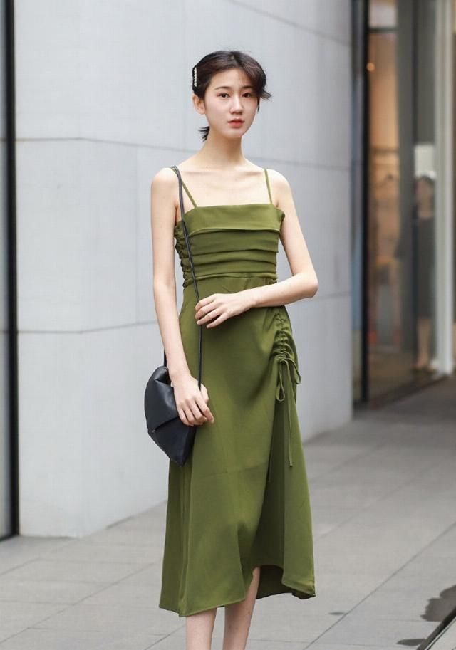 【吊带装】天气转热,你还愁没衣服穿?一件吊带就能满足你的需求