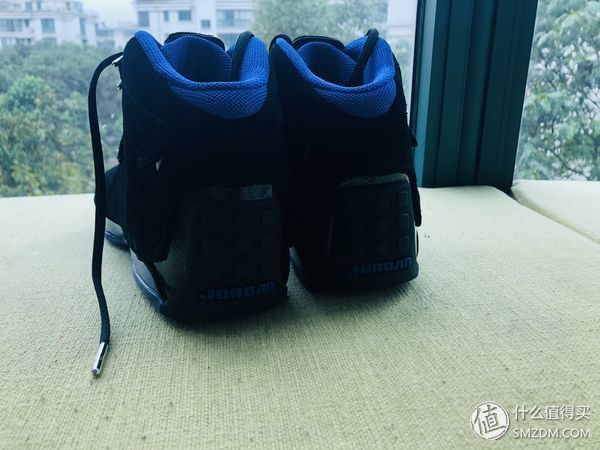 二丁目的篮球鞋 篇二十五:怕是买这双鞋的人都到了枸杞泡水的年纪----AIR JORDAN 18 黑蓝