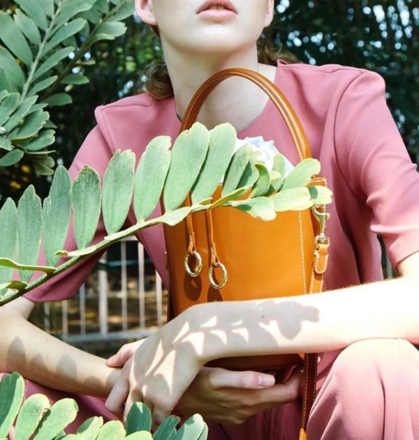 5款好看又有质感的小众包包 让你背出大牌质感