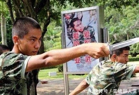  『反握』战斗的时候，为什么许多士兵都要“反握”匕首？这样“杀伤力”更大吗？