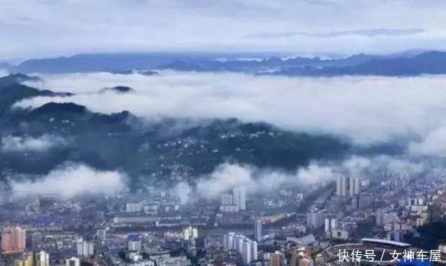  「我国」我国一座直辖市，由四座地级市合并而来