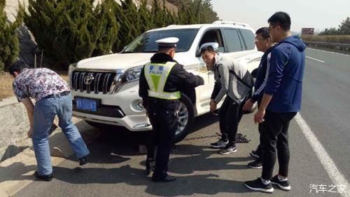  [换胎]高速应急车道换胎被扣6分？车主质疑：是不能停车还是不能