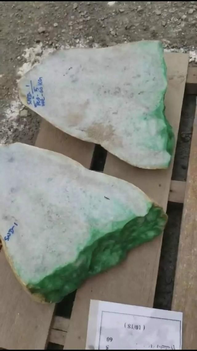 中国大陆有一种“翡翠赌石”能让你一夜脱贫，也能让你一贫如洗