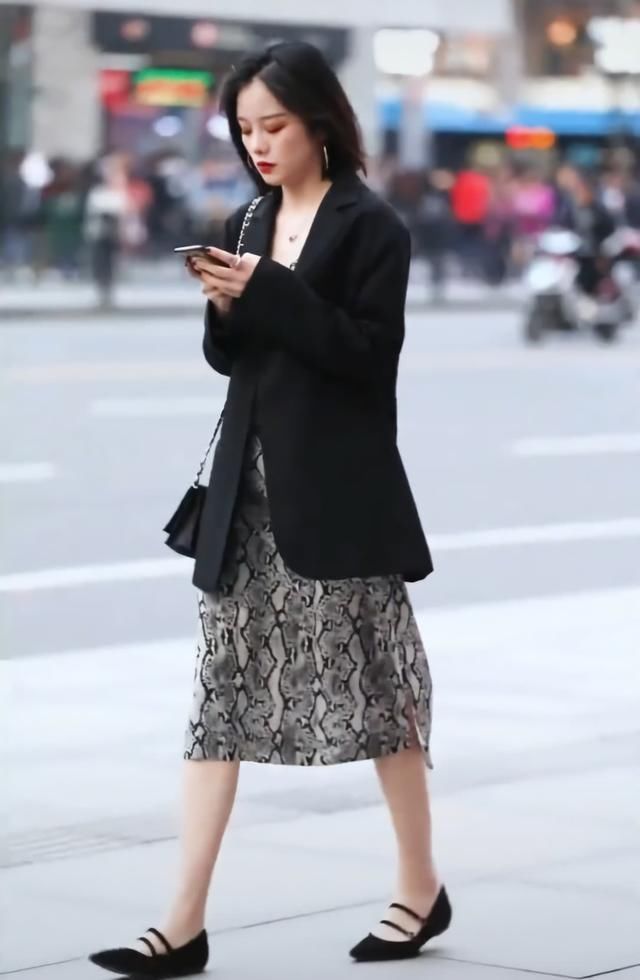  「霸气」最近一款“钢针鞋”比匡威还红，光鞋尖就有10厘米，无敌霸气！