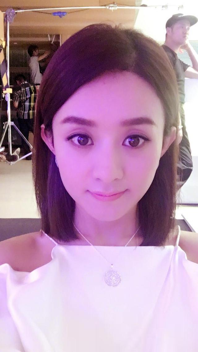 32岁的杨幂和31岁的赵丽颖撞发型，网友：舒畅的短发更加时尚