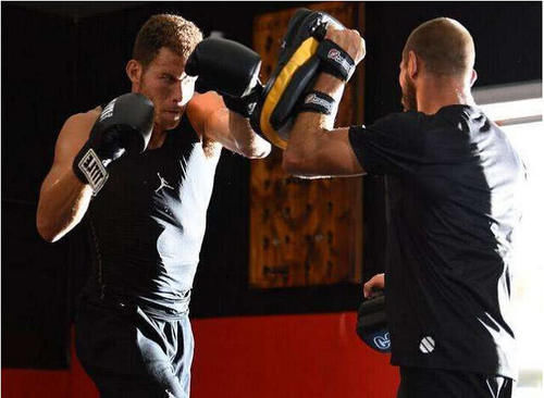 特种兵可以击败格斗高手吗？退伍老兵表示，我怕造成严重后果