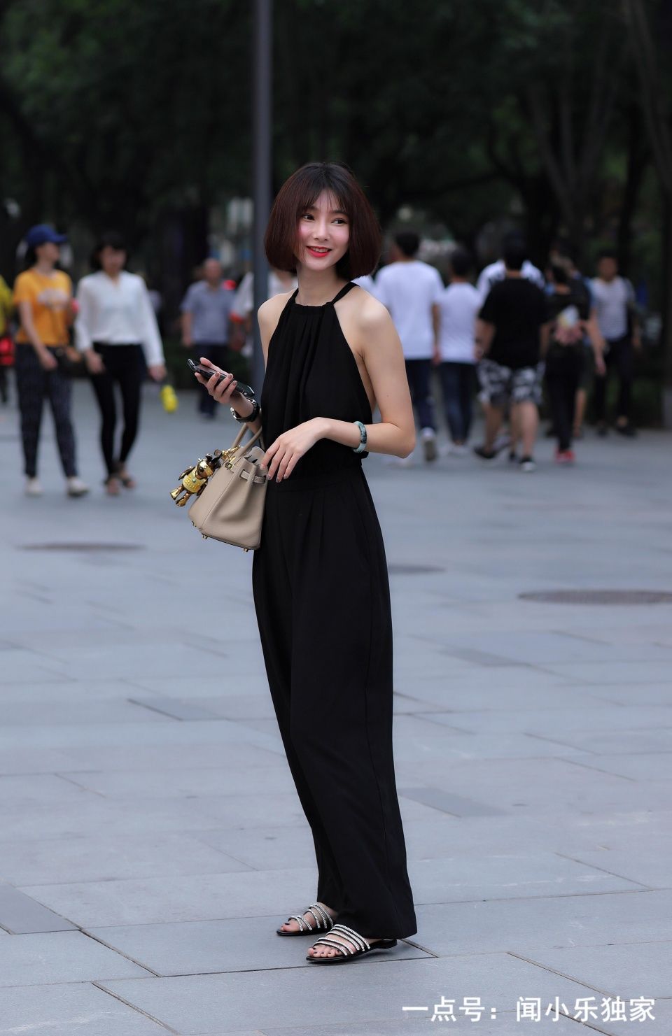 街拍：清新小资范的文静女孩，你喜欢看吗？