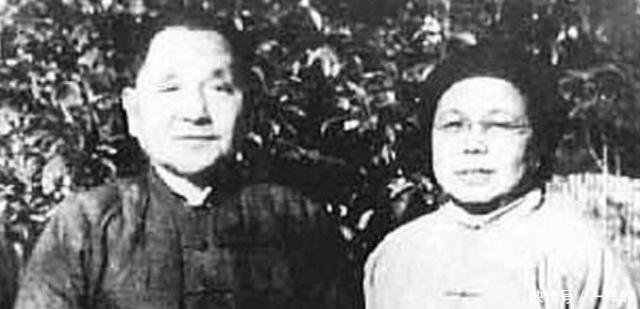 中共中央政治局扩大会议在庐山召开