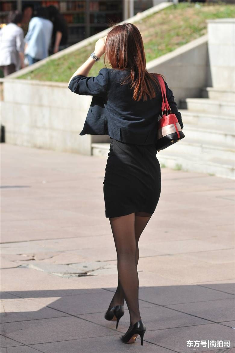 街拍联盟:品质很高的黑丝美女