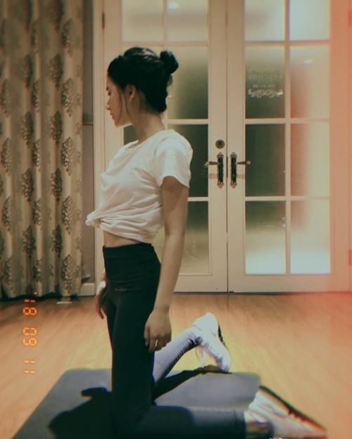 「胖子」赵露思晒出跳舞减肥视频，看了她的腿，这让我们胖子怎么活？