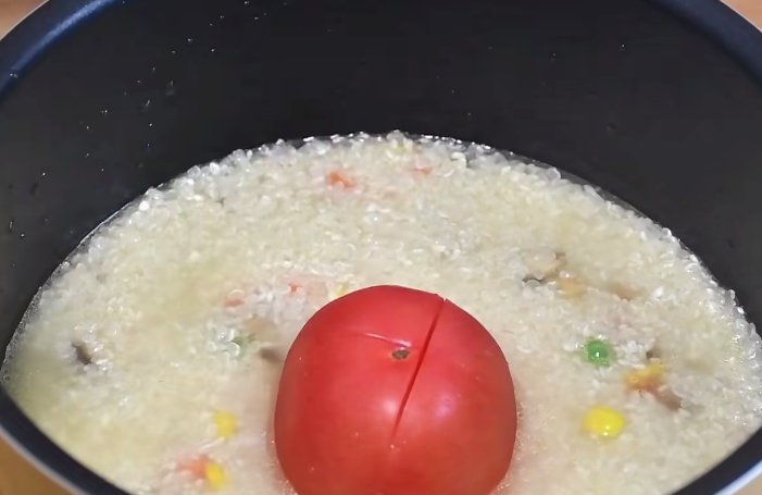 营养■1个西红柿,5种营养食材,教你做美味的懒人焖饭,简单好吃又解馋