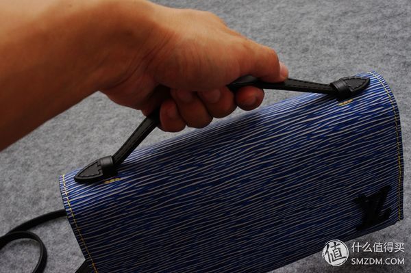 坡县入手,据说是断货配色的LV Clry手袋