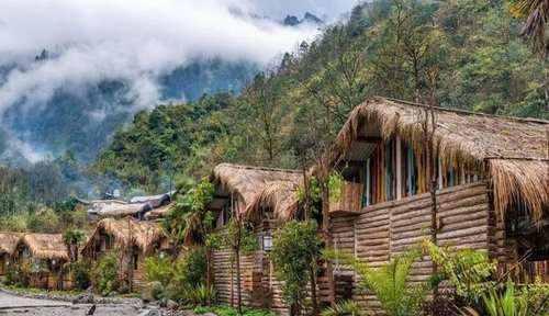 独龙江公路翻越高黎贡山，闯入怒江峡谷最后一个秘境，世外桃源！