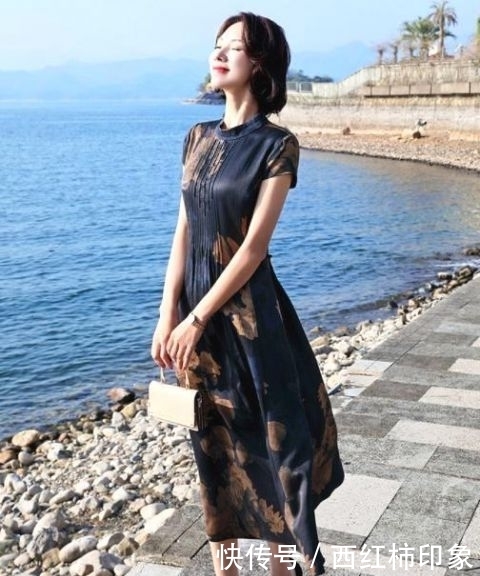  气质：年过半百的女人，要穿什么样的衣服才会被叫阿姨而不是大妈？