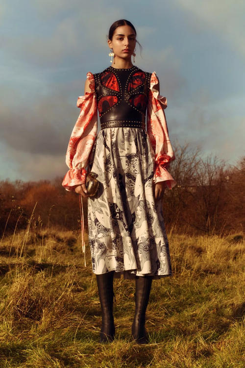 早秋裙子这么穿最时髦！！！