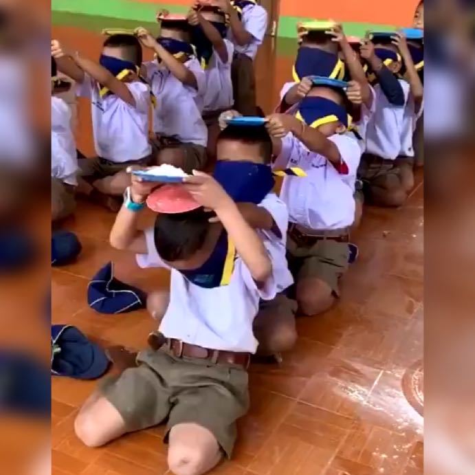 『日常』小学生因玩“运输空气”的游戏火了,网友:日常迷惑行为没错了!
