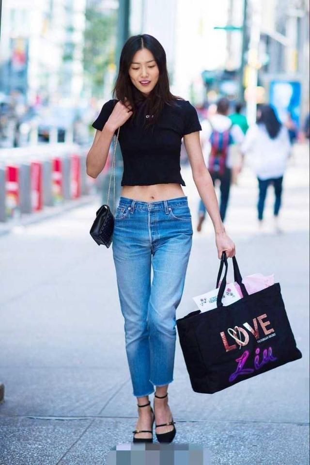 机场穿搭就服刘雯，什么衣服穿在她身上就立马提升好几个档次！