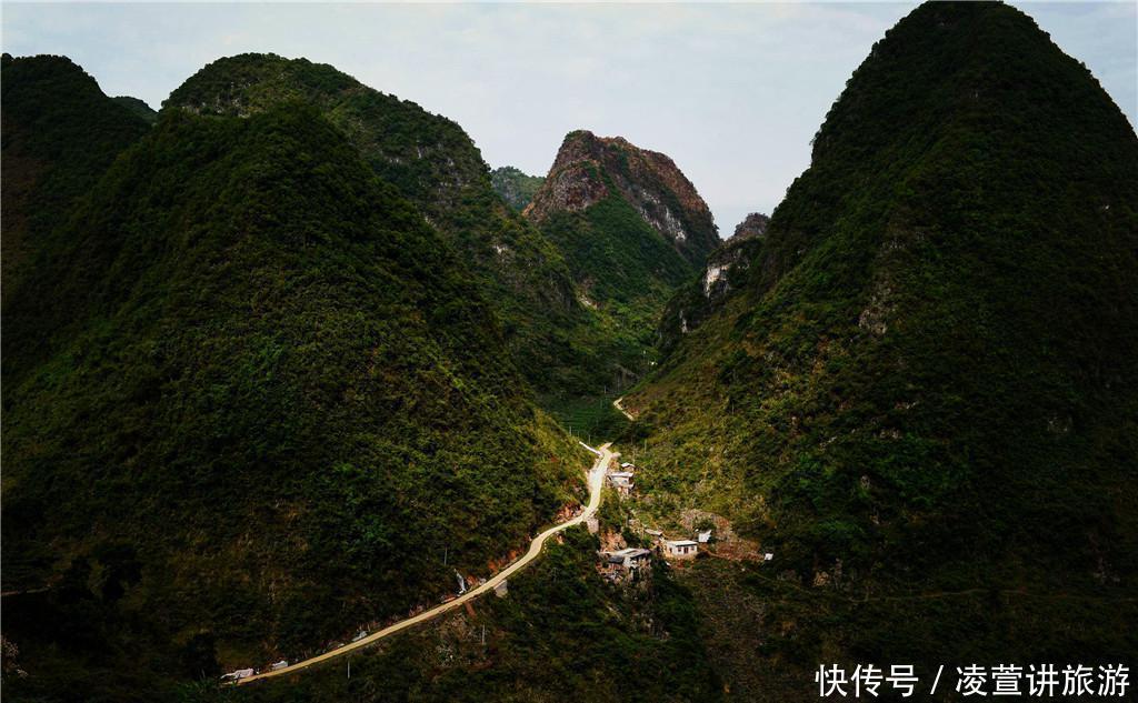 四面都是陡峭高山，只有一户人家住在山坳中，老人在此种满庄稼