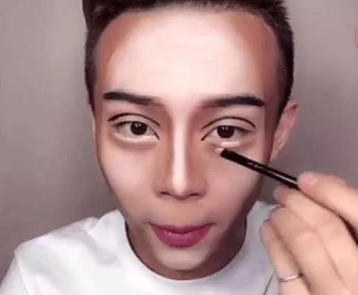 男生眼中化妆的女生啥样?小哥“神还原”化妆过程!