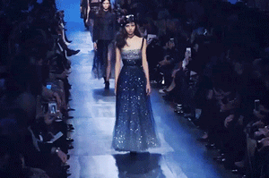 美女们穿裙子一定要注意了 尴尬总是来得太突然让人措手不及