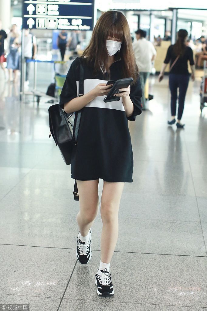 女大十八变！徐娇玩下衣失踪秀筷子腿 戴口罩长发飘飘少女力max