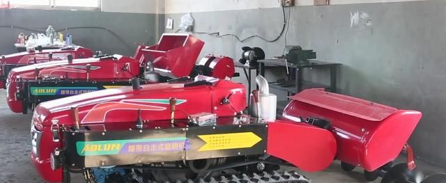  「小伙」绝了！农村大叔发明旋耕机，勤劳小伙靠它1个月挣3万，1