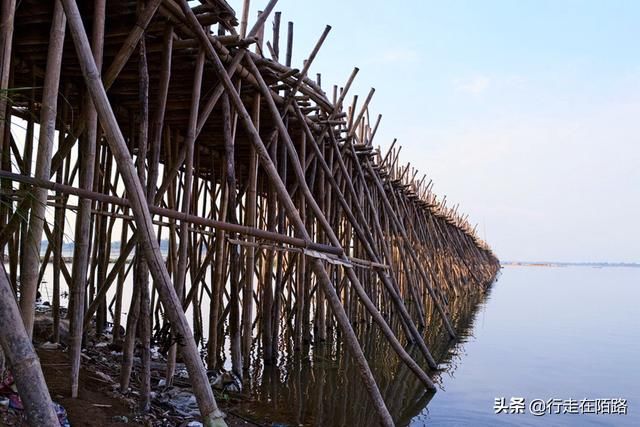 全球最长手工桥：每年3月建9月拆，一天能收200万过桥费