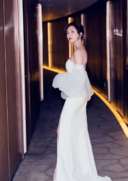 江疏影难得穿性感一回，却被吐槽“没有腰”网友：紧身裙不适合你