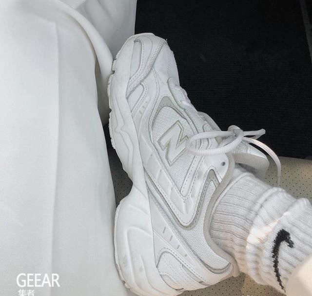  『Nike』追潮流不用花大钱：Nike这对普通运动袜受到潮人热捧！