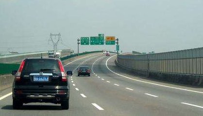  发现|上高速路才发现车快没油，前方又没有加油站，牢记这几点