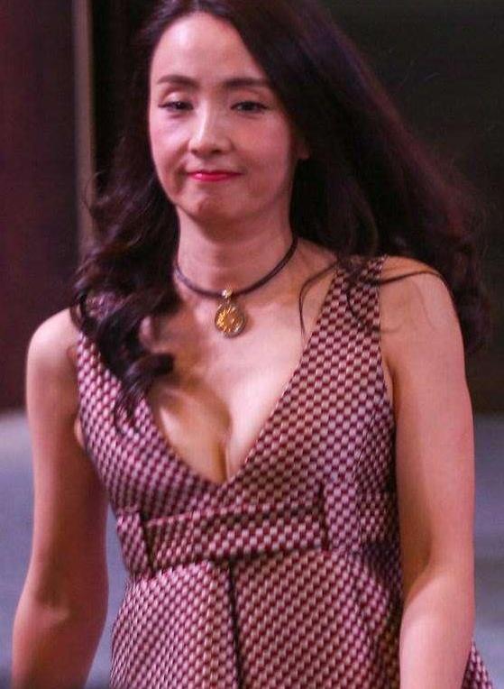 陶虹46岁还学小年轻不好好穿衣, 徐铮你赶快管管你老婆吧