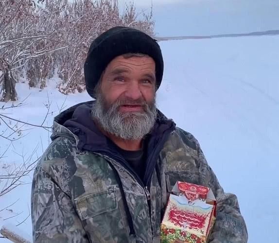 苏联解体前几个月，一名空降兵突然失踪，靠打猎维持生计几十年