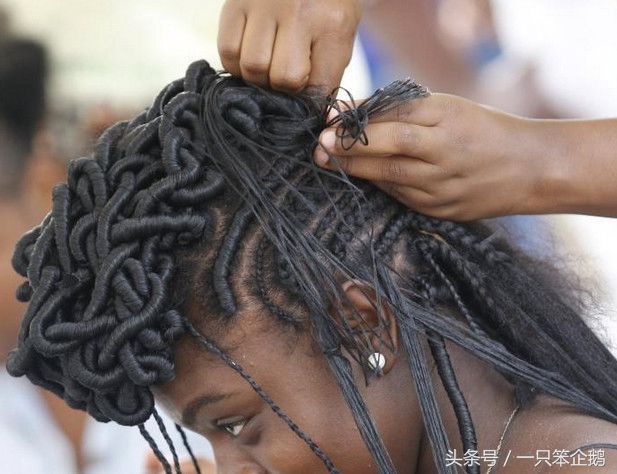 直击 非洲人喜欢的发型，有的可以管四五个月