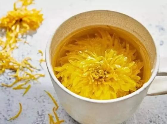  『竟然』每天喝一杯菊花茶，好处竟然这么多！现在知道还不晚
