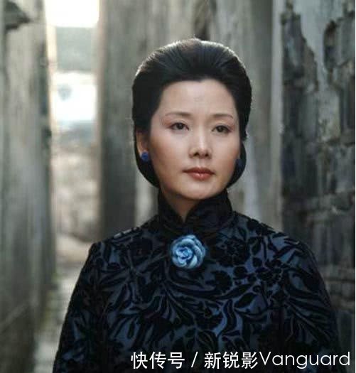 她23岁凭《红楼梦》出道,38岁因《大宅门》走