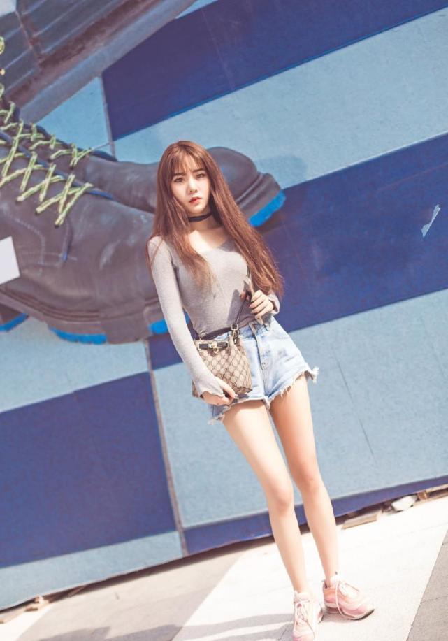 街拍：女神夏天大长腿，图1优雅性感，图2亭亭玉立，图6单纯简单