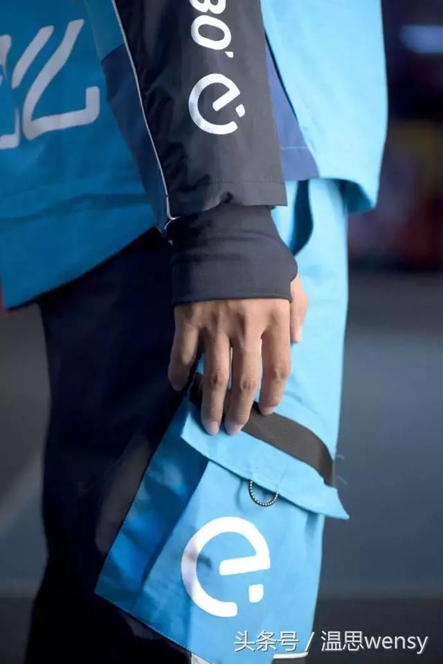 这是外卖小哥的制服？！设计得太潮了吧！