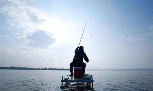 『反倒』老婆不让去钓鱼,男子反倒提了一个要求,网友:钓鱼人真机智